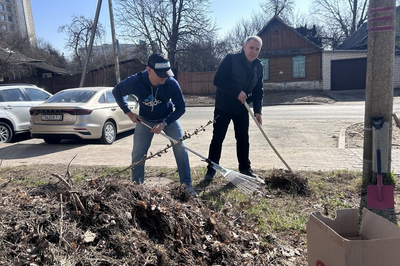 Коллективы органов юстиции приняли участие в областном субботнике