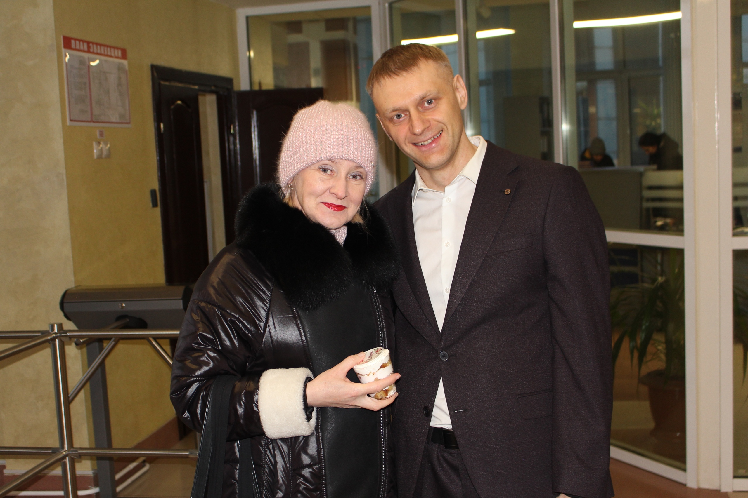 В Главном управлении юстиции поздравили женщин с 8 Марта