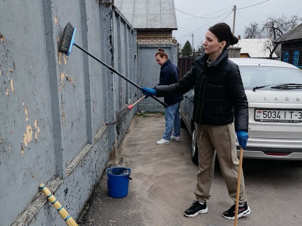 Коллективы органов юстиции Гомельщины приняли участие в республиканском субботнике