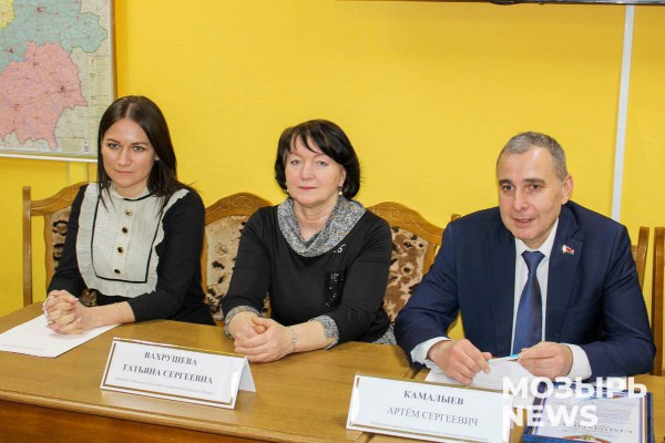 Информационно-пропагандистская группа во главе с Артемом Камалыевым встретилась с коллективом зонального госархива в Мозыре