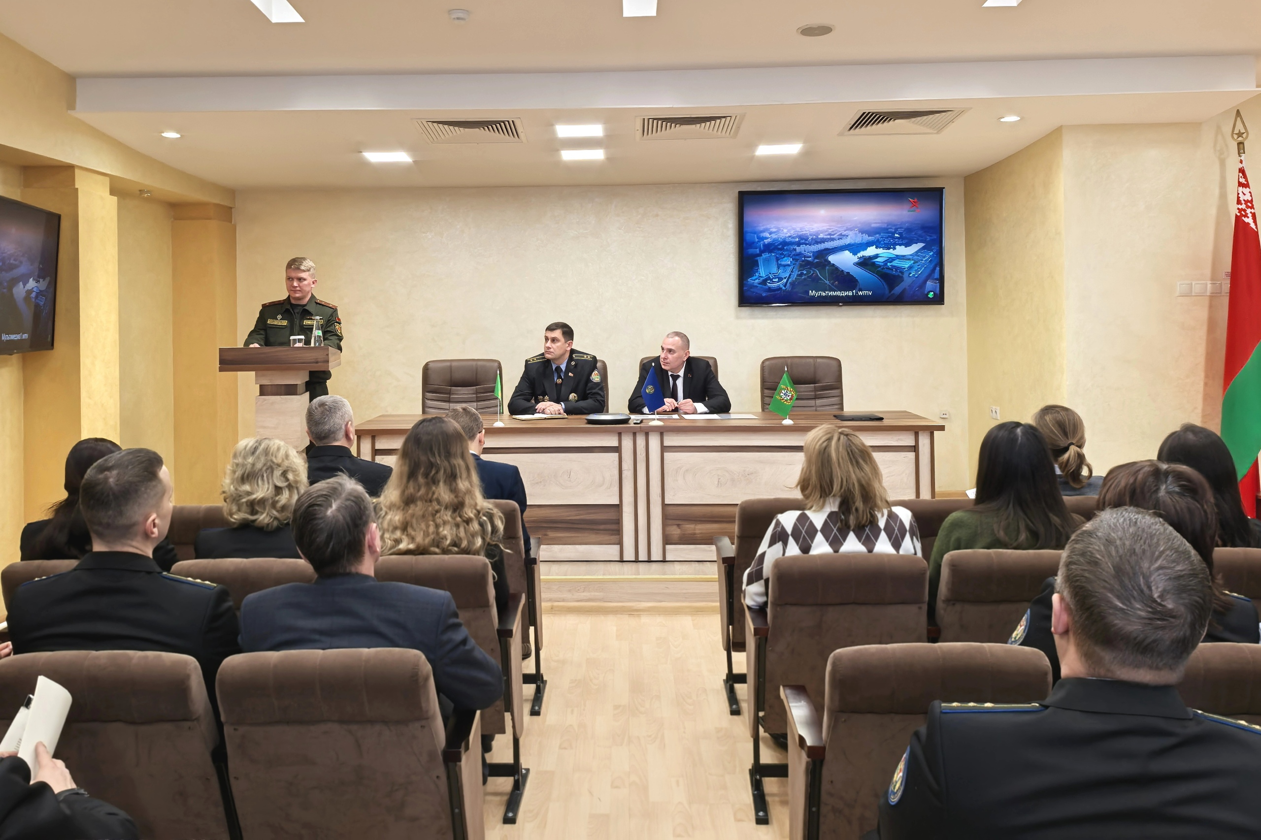 Оборонительная мощь армии и патриотизм: в главном управлении юстиции прошел Единый день информирования