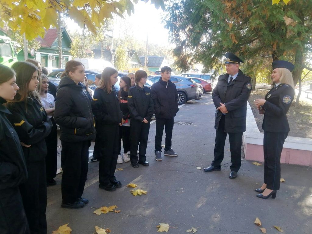 Гимназисты класса ОПИ из Калинковичей побывали на экскурсии в следственном изоляторе и отделе принудительного исполнения