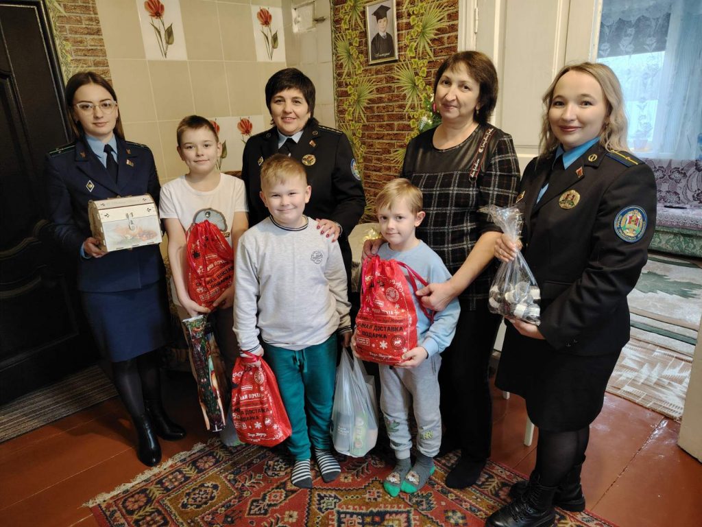 Судебные исполнители Гомельской области поддержали благотворительную республиканскую акцию «Наши дети»