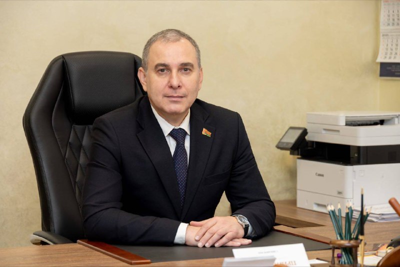 Начальник главного управления юстиции Артем Камалыев поздравил женщин с Днем матери!