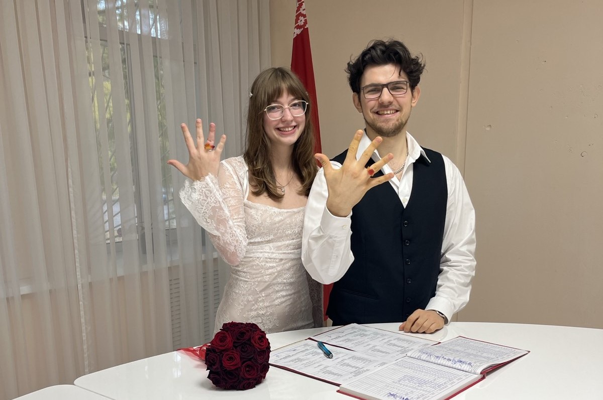 В Гомеле молодожены обменялись кольцами из мармелада В Гомеле молодожены обменялись кольцами из мармелада