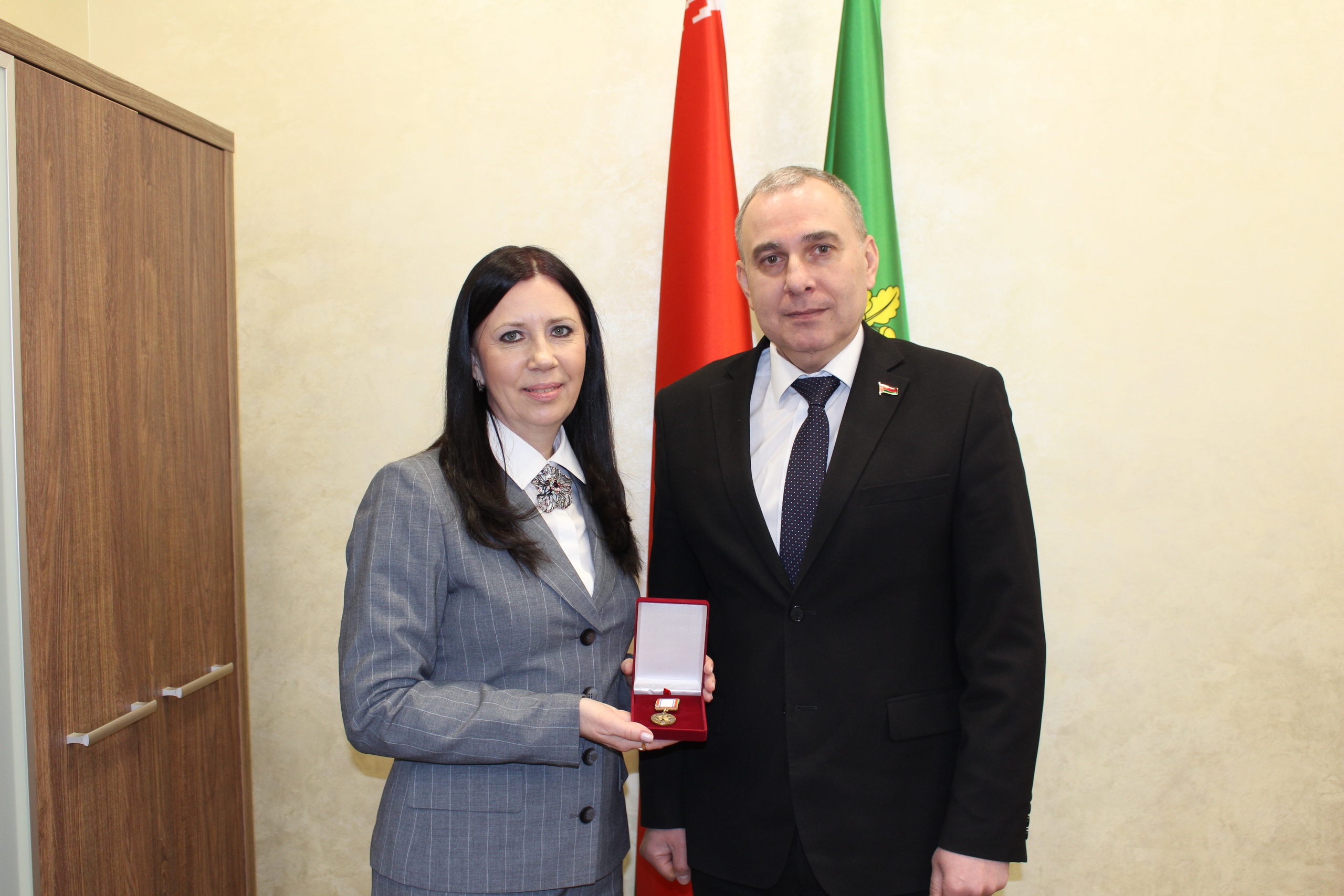 Ирина Жинева удостоена нагрудного знака «Ганаровы архівіст Беларусі» 