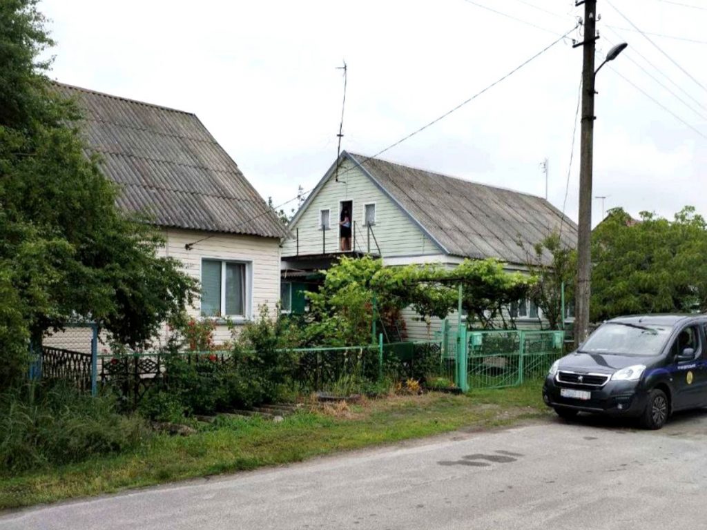 Житель Гомельского района прятался от долгов на чердаке