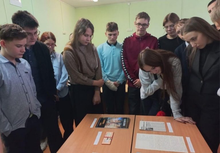 О деятельности архивиста рассказали школьникам в Речицком госархиве