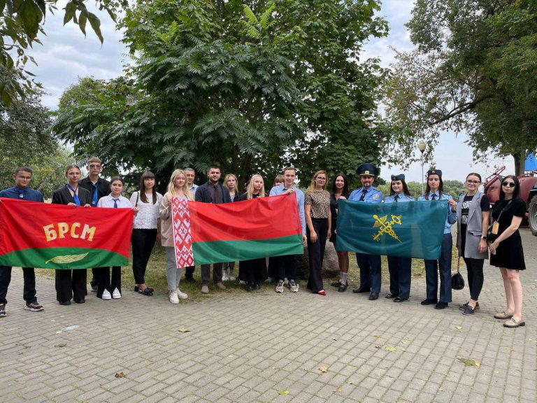 Высадка памятной аллеи