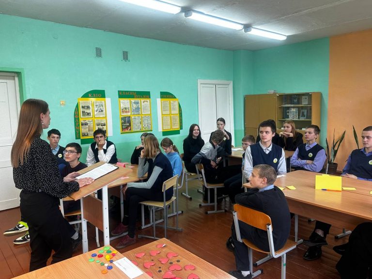 «Семья — начало всех начал»: беседа со школьниками в рамках проекта «ШАГ»