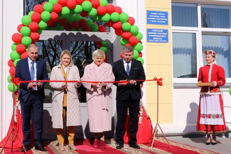 В Речице открылась обновленная служба «одно окно»