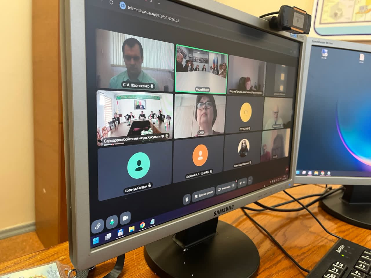 Архивистов Речицы и Пскова соединил телемост 