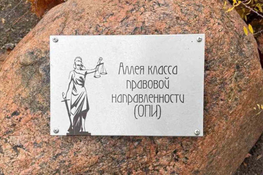 Зеленая эстафета: аллея из туй класса ОПИ гимназии Калинковичей пополнилась новыми саженцами Зеленая эстафета: аллея из туй класса ОПИ гимназии Калинковичей пополнилась новыми саженцами